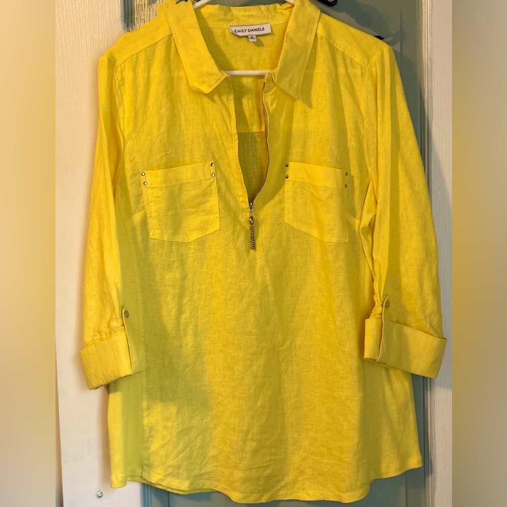 Emily Daniel’s 3/4 quarter sleeve front zipper blouse  yellow never worn Size M